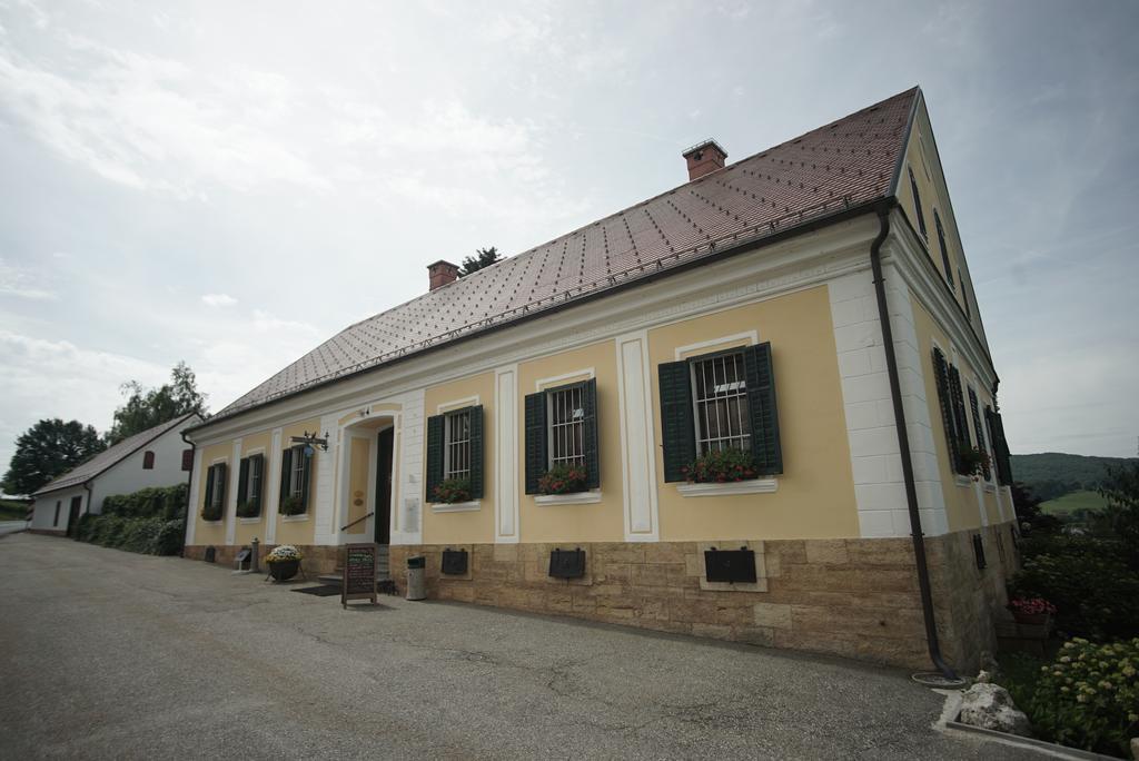 Siker B&B Hotel Pernica Eksteriør billede