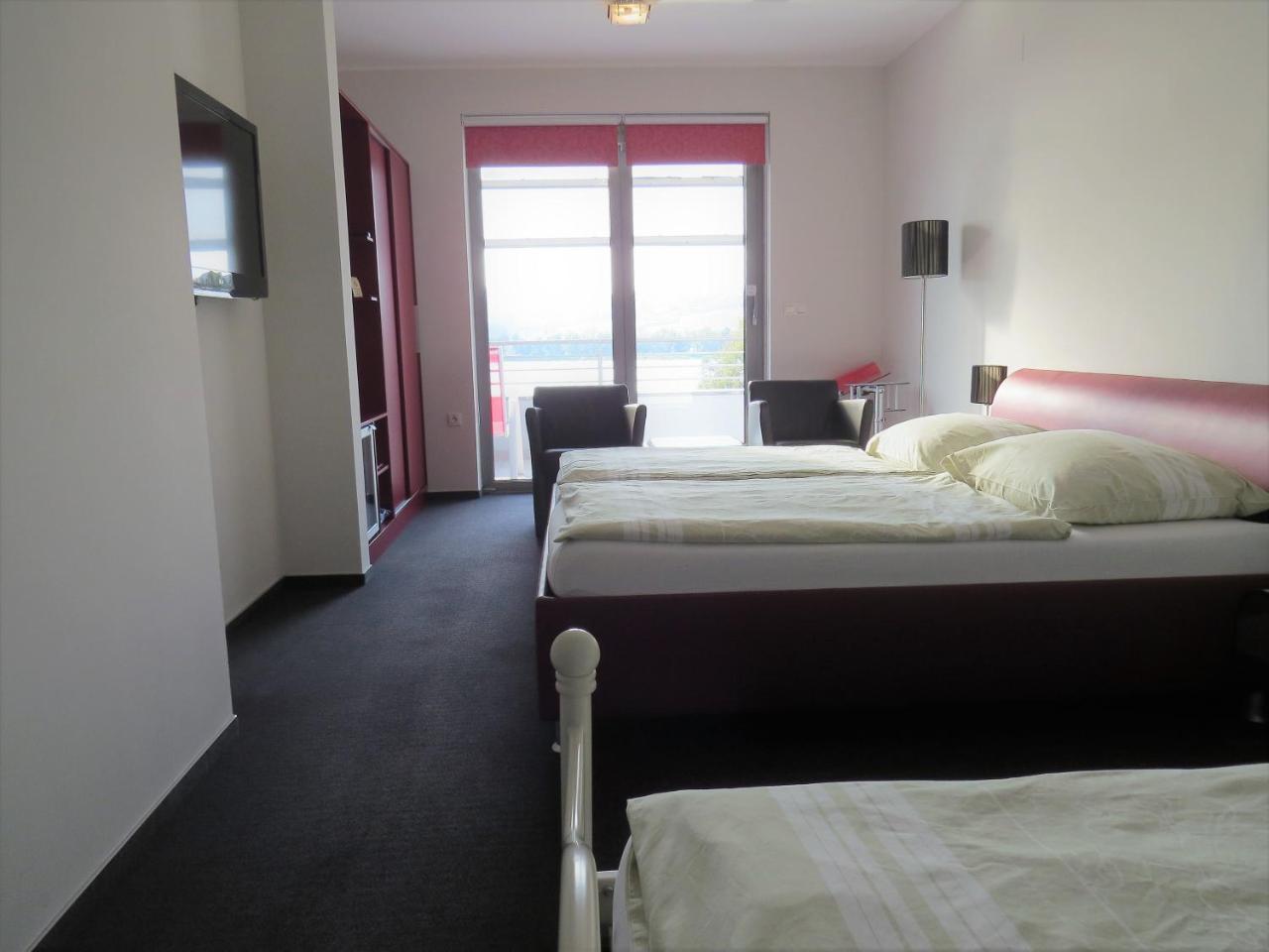 Siker B&B Hotel Pernica Eksteriør billede